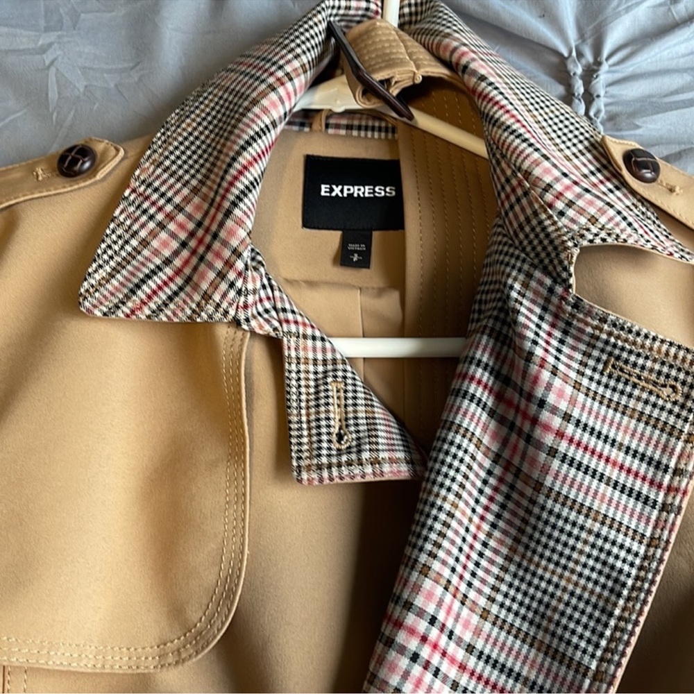 Express womens coat. Size Small
Size: SP - Picture 10 of 10